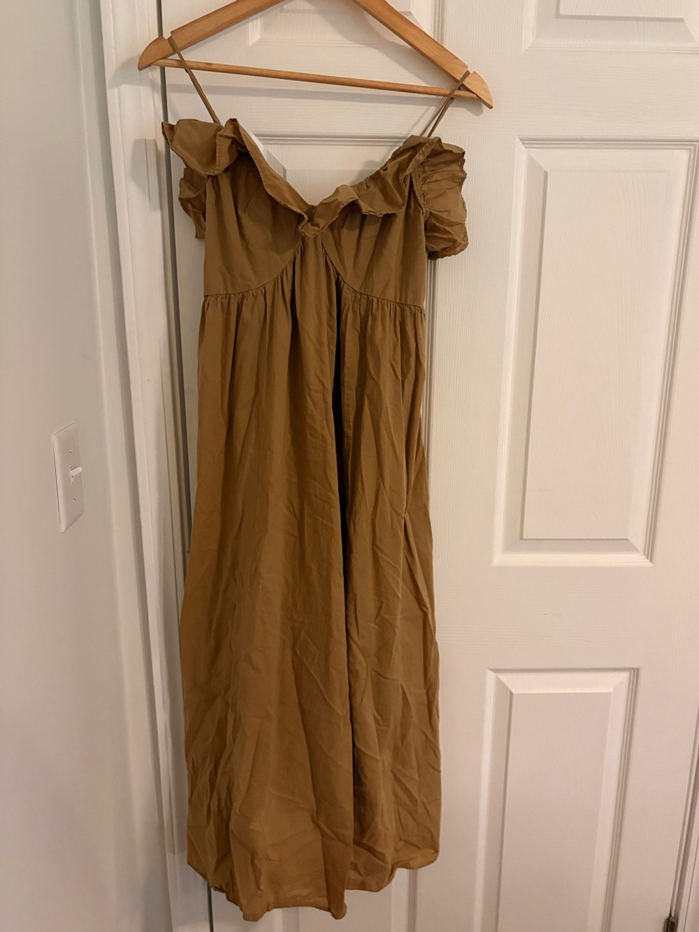 H&M Flounce-Trimmed Dress